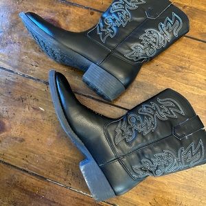 Girls western black boots, size 2